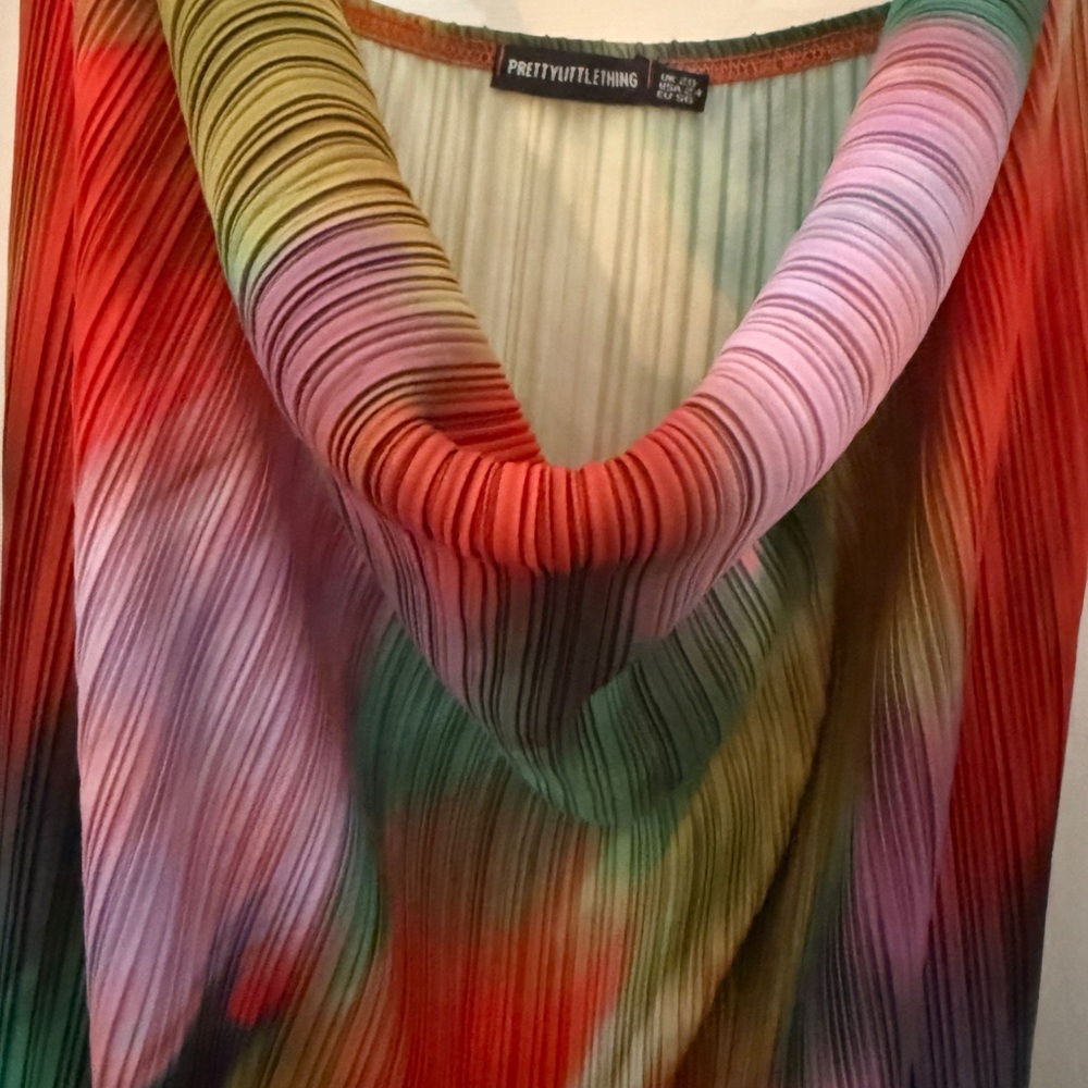 PrettyLittleThing Colorful Pleated Dress - Picture 3 of 4